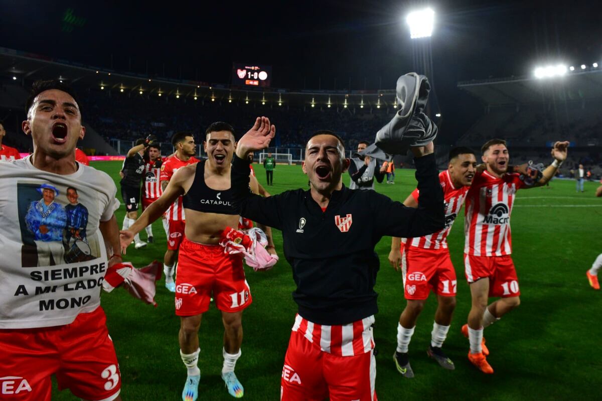 Fiesta albirroja en el Kempes: Instituto le ganó el clásico a Belgrano en un partidazo