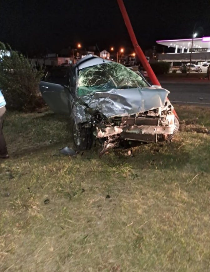 Impresionante choque entre dos autos en la Ciudad de San Luis.