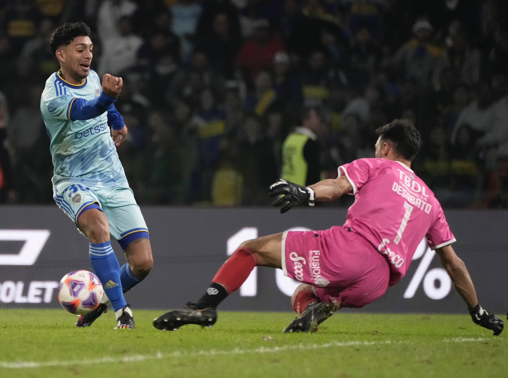 Cristian Medina, la figura del triunfo xeneize. (Foto: @BocaJrsOficial)