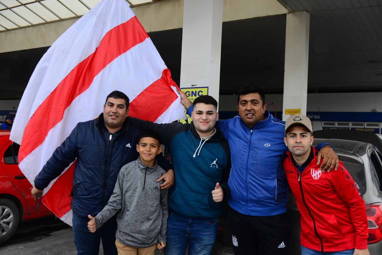 Hinchas de Instituto en Totoral camino a Santiago del Estero ( José Hernández)