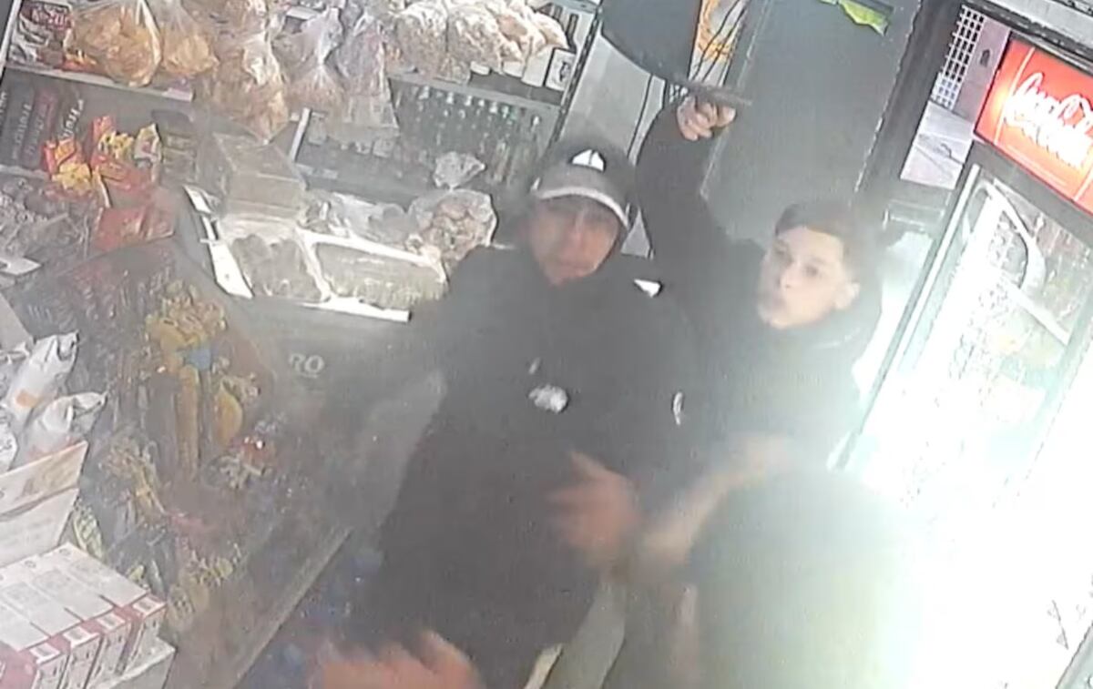 Robaron una suma millonaria de un kiosco de Córdoba y quedaron grabados