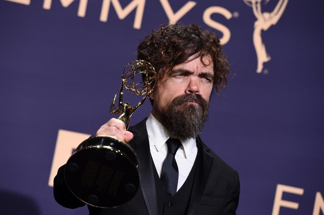 Peter Dinklage se llevó el premio a mejor actor de reparto en drama. Foto: AP 