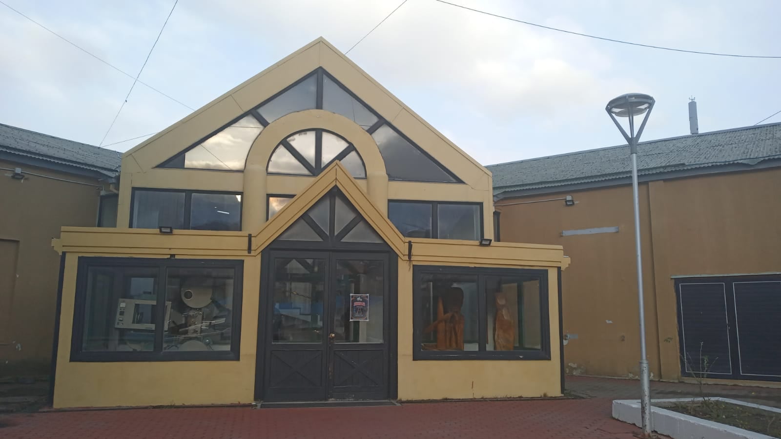 El Foyer de la Casa de la Cultura de Ushuaia, fue el lugar escogido para la conferencia de prensa, para el lanzamiento de la Fiesta Nacional de la Noche Más Larga.