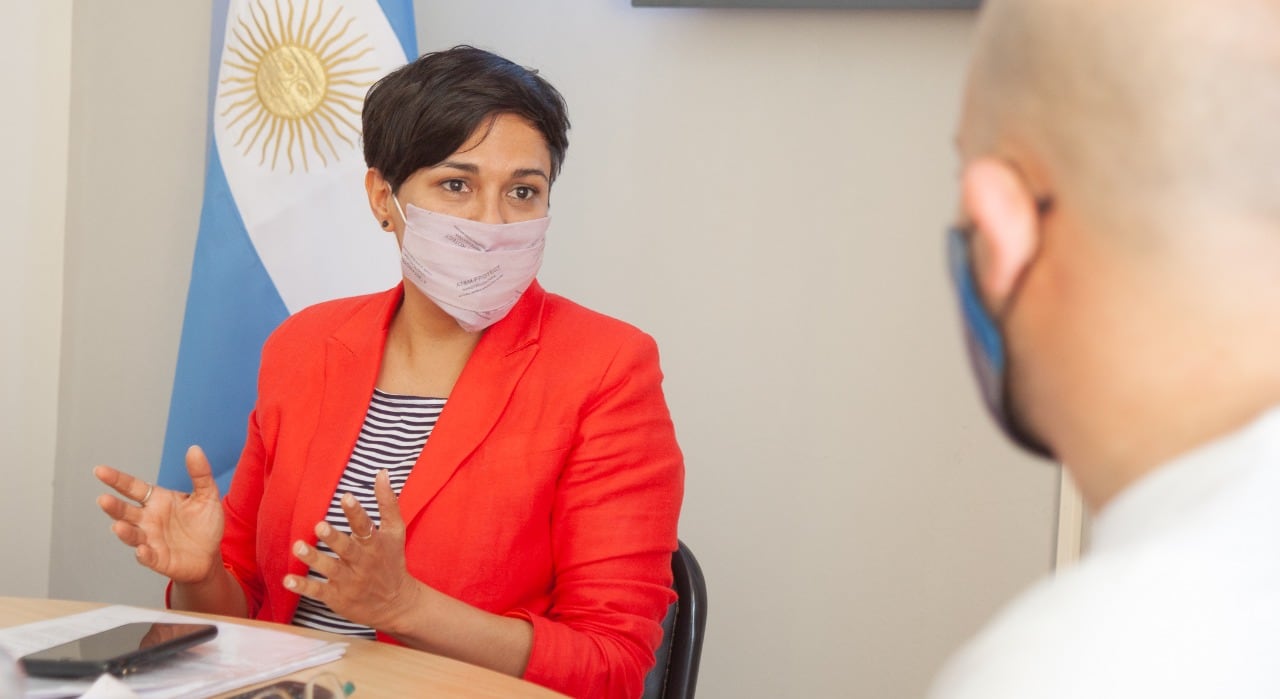 La Ministra de Educación, Cultura, Ciencia y Tecnología de la provincia de Tierra del Fuego AeIAS, Analía Cubino, viene trabajando junto a todo al equipo técnico.