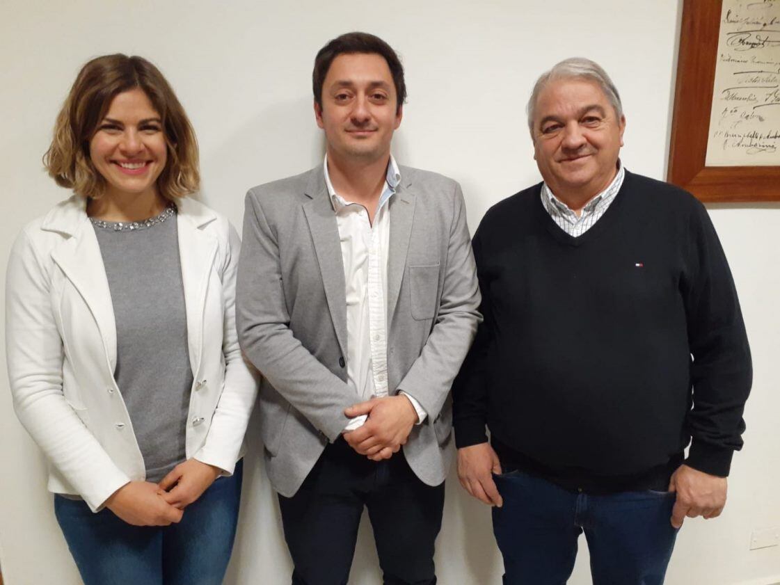 Hugo Tornaghi (en el centro), Mayra Girala y Roberto Ríos.