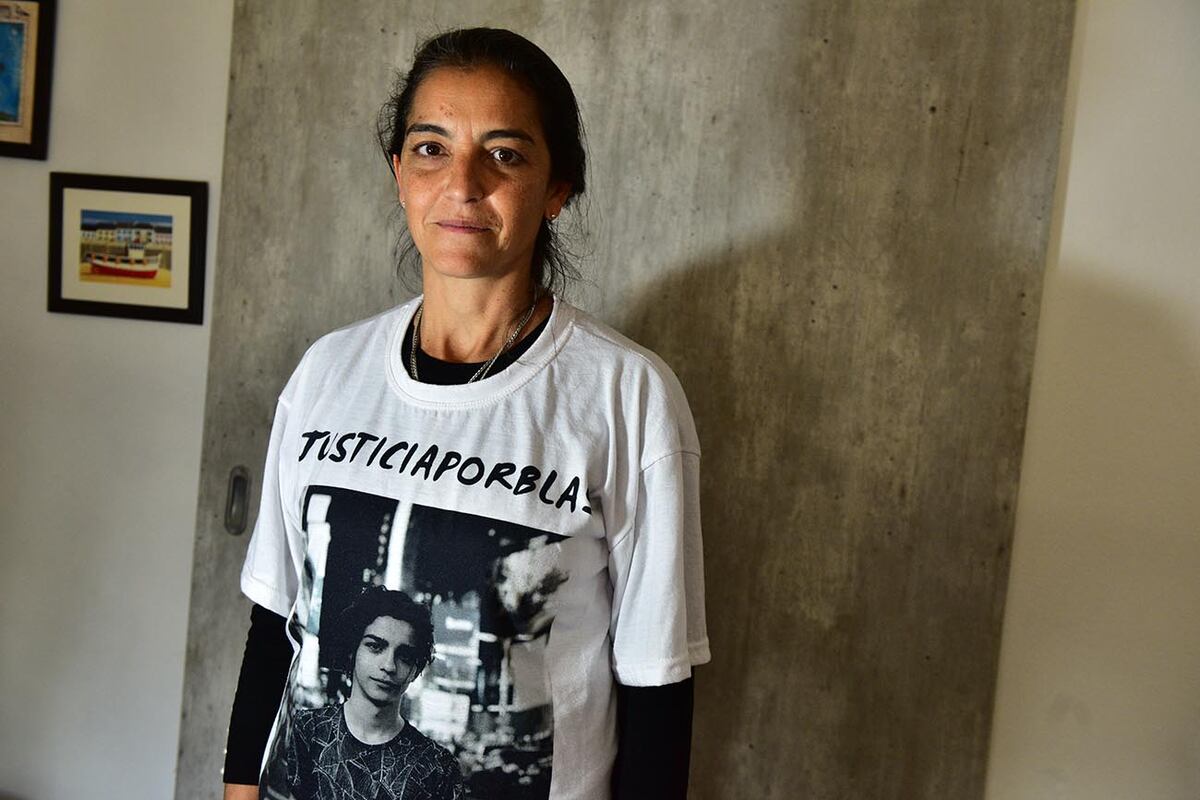 Solidaridad sin límites: Soledad Laciar donó un desfibrilador a la Jefatura, tras la muerte de un policía