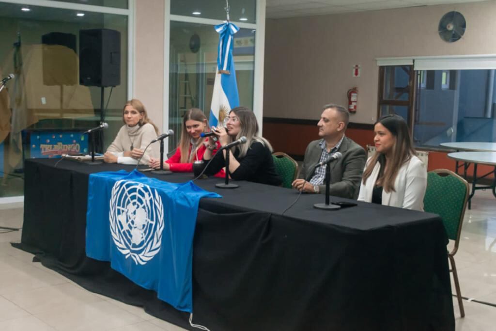 Primera capacitación de la Simulación del Modelo ONU en Tierra del Fuego