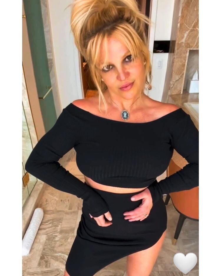 El look 'total black' y la publicación de Britney que causaron furor.