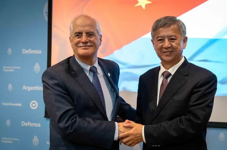 El ministro Jorge Taiana recibió a Zhan Bin Xu, viceadministrador estatal para la Ciencia, la Tecnología y la Industria de la Defensa Nacional del gobierno de China. Foto: La Nación