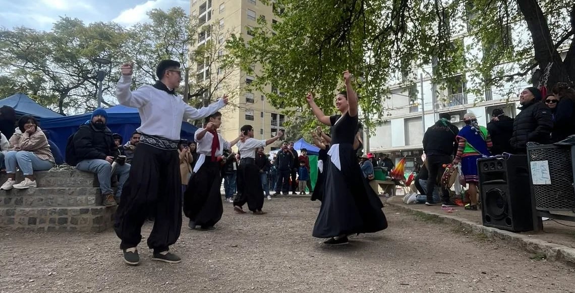 La Casa de Jujuy en Córdoba conmemoró el Éxodo Jujeño con un emotivo encuentro en el que se recordó la efeméride y se rindió tributo a la Pachamama.