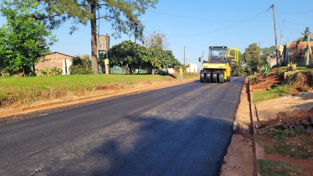 Agilizan obras viales en San Antonio.