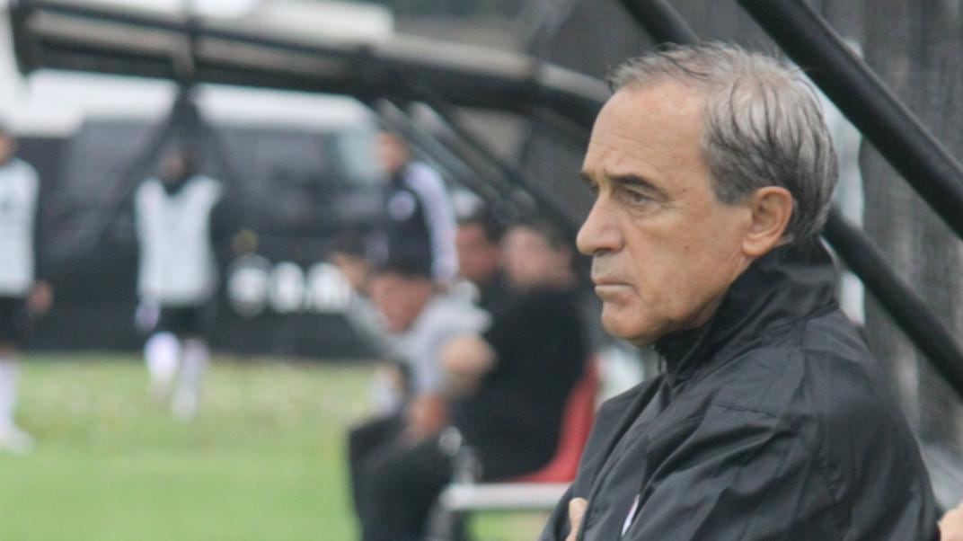 Roberto Saporiti en un partido ante Riestra. (Foto gentileza de Romi Sacher)