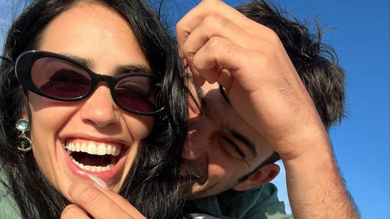 A los besos en el agua: las fotos de las románticas vacaciones de Lali Espósito y Pedro Rosemblat