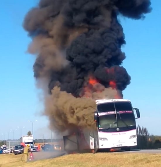 Colectivo se incendió en la ruta. San Luis.