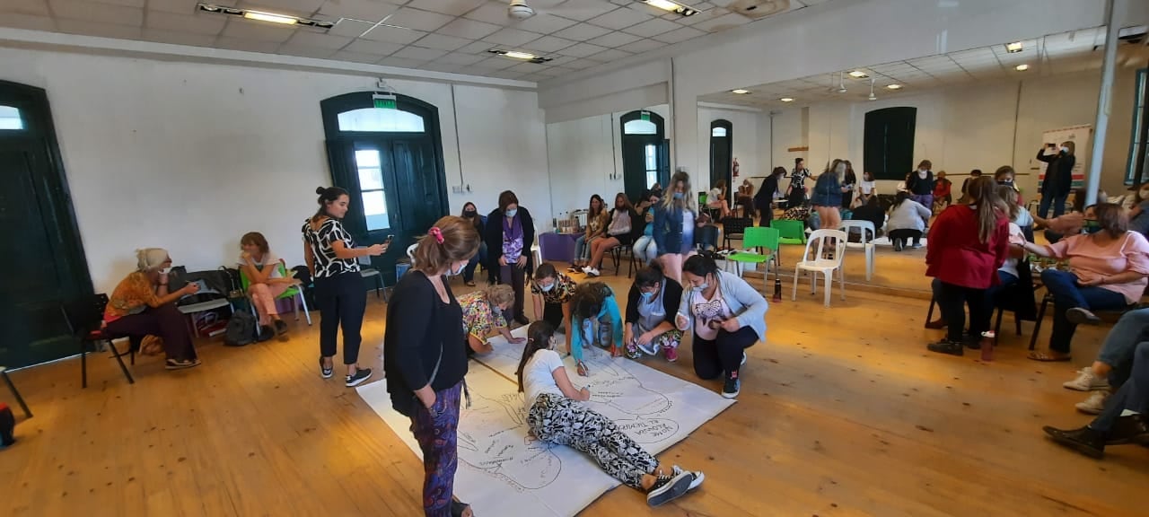 Encuentro Comunitario de Mujeres emprendedoras en el CC La Estación