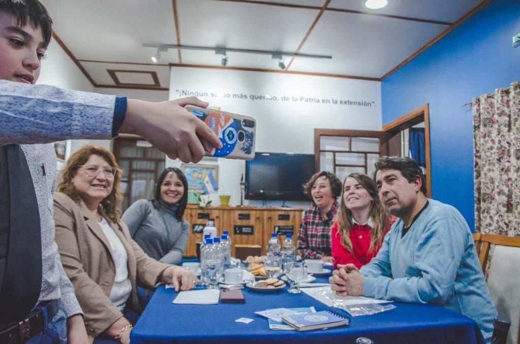 Máximo Barria, compartió junto a su mamá, una merienda en el Museo Espacio Pensar Malvinas.