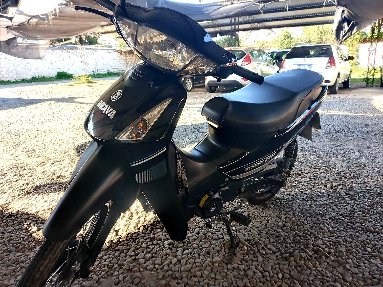 La motocicleta robada por los delincuentes en la zona de la ruta 20.