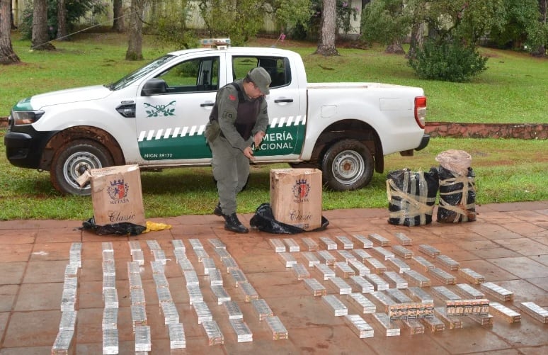 Eldorado: Gendarmería Nacional incautó contrabando de cigarrillos y marihuana.