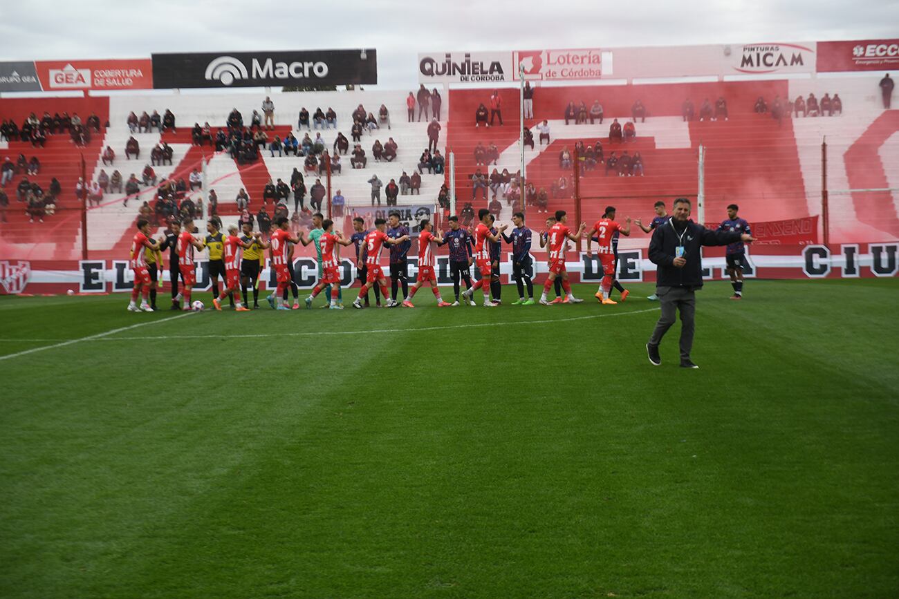 Partido la hinchada de instituto de reserva entre Instituto y Talleres en Alta Córdoba ( Ramiro Pereyra /La Voz)