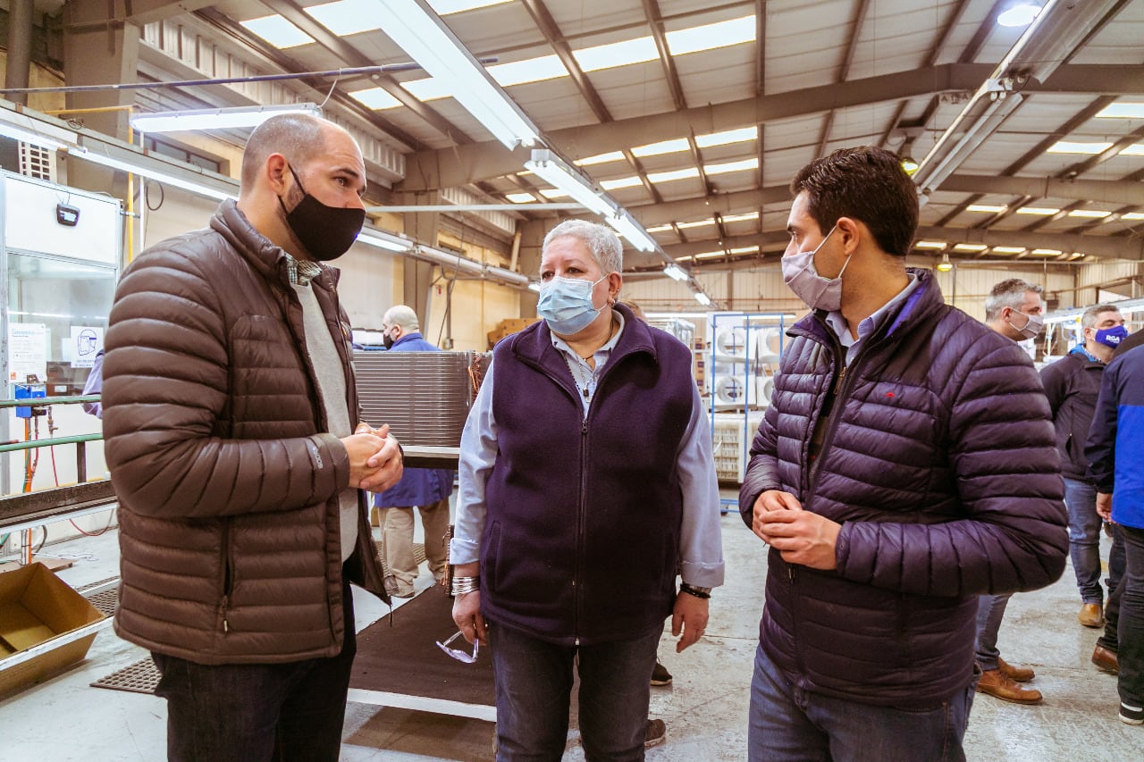 Los funcionarios provinciales conversaron con los miembros 
de la Cooperativa Tierra del Fuego.