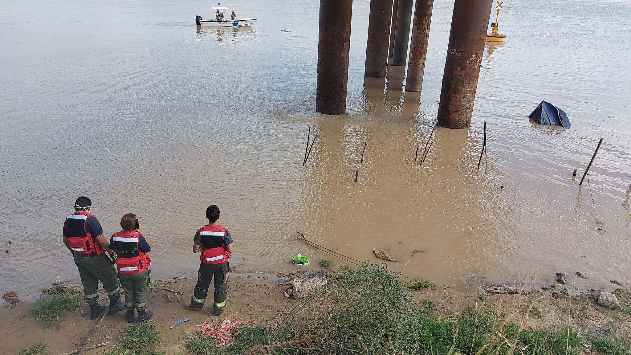 Accidente en el Río: dos jovenes chocaron su lancha en la Toma Nueva.