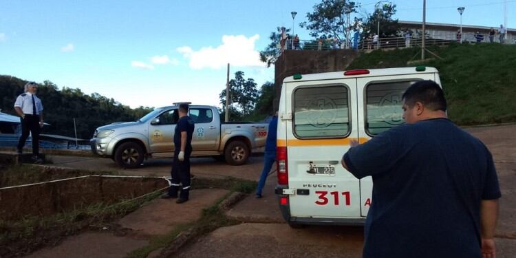 Un hombre cayó de una barraca y se encuentra grave en Puerto Iguazú