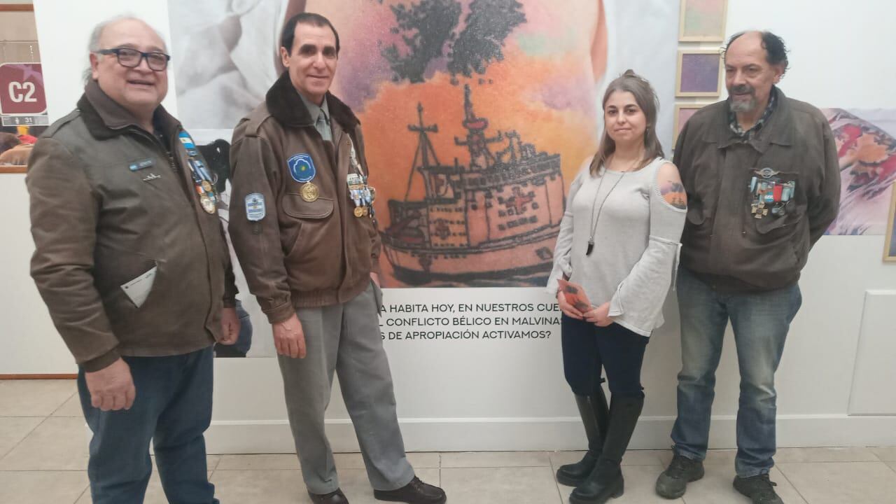 Rosana Rossoli junto a los VGM Jorge Camba, VGM Hugo Frette y VGM Exequiel Tula.