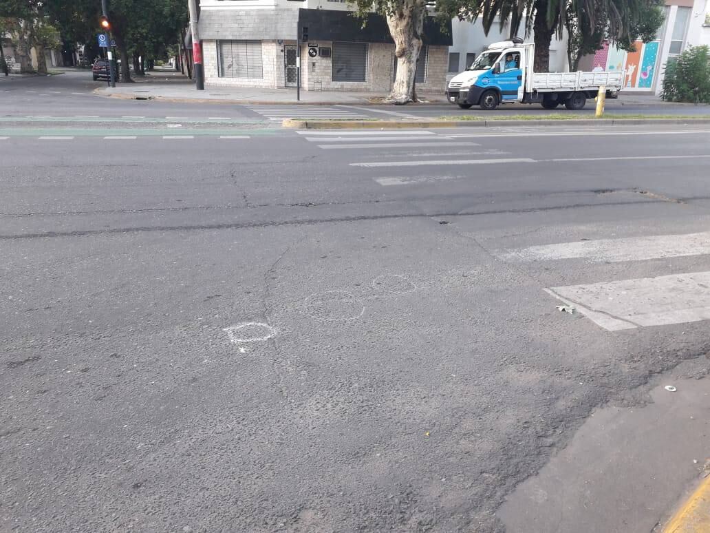 Las vainas servidas quedaron tiradas sobre la calzada.