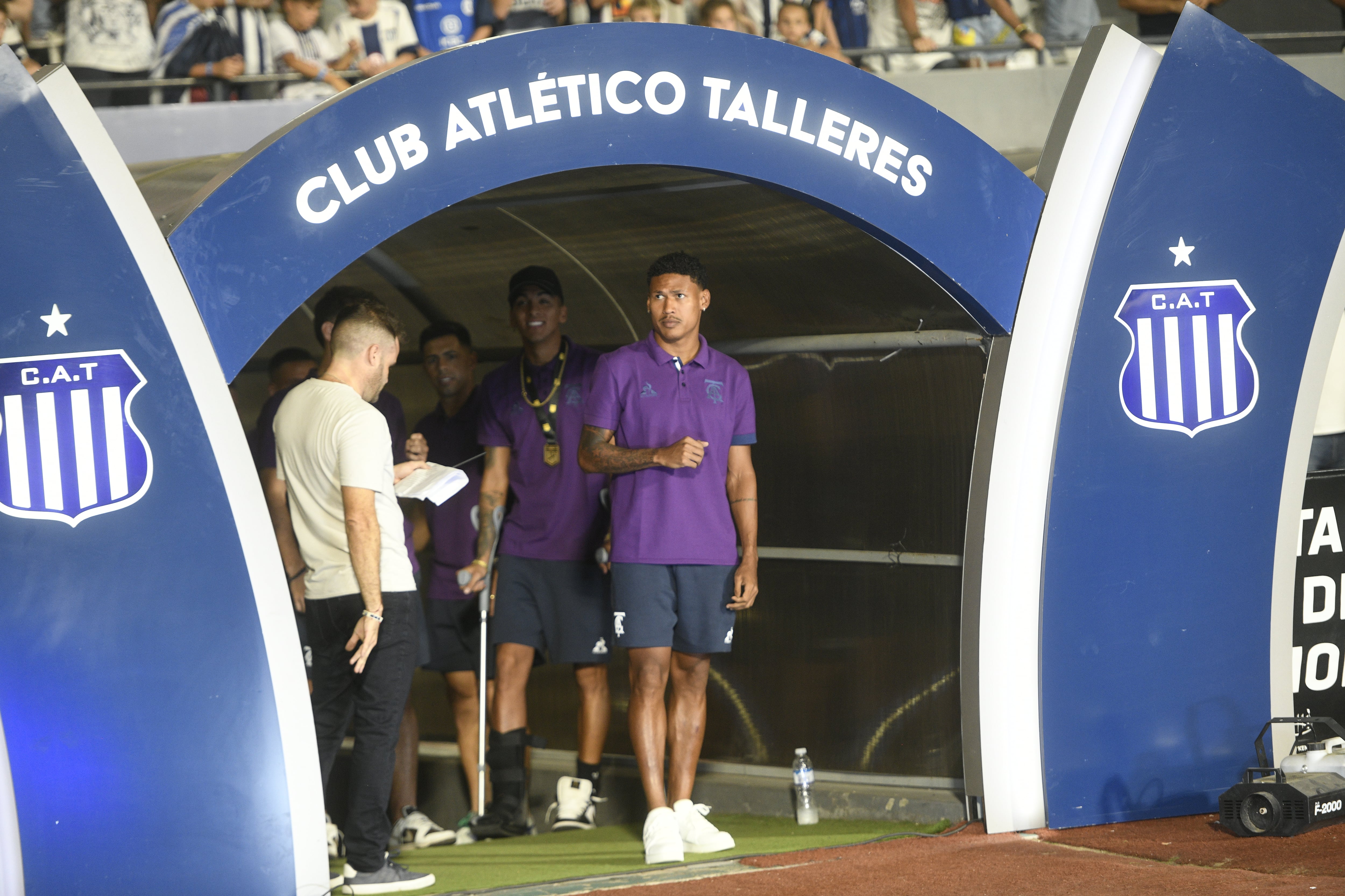 Talleres festejó en el Kempes con su hinchada la obtención de la Supercopa Internacional después de ganarle a River en Paraguay. Foto Javier Ferreyra