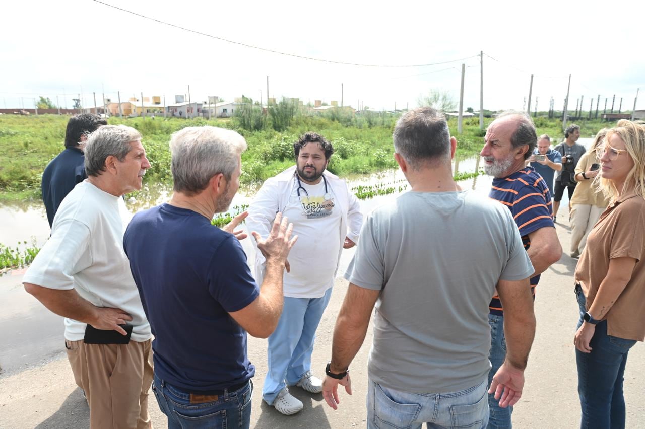 Rogelio Frigerio y Mauricio Davico recorren las zonas inundadas de Gualeguaychú