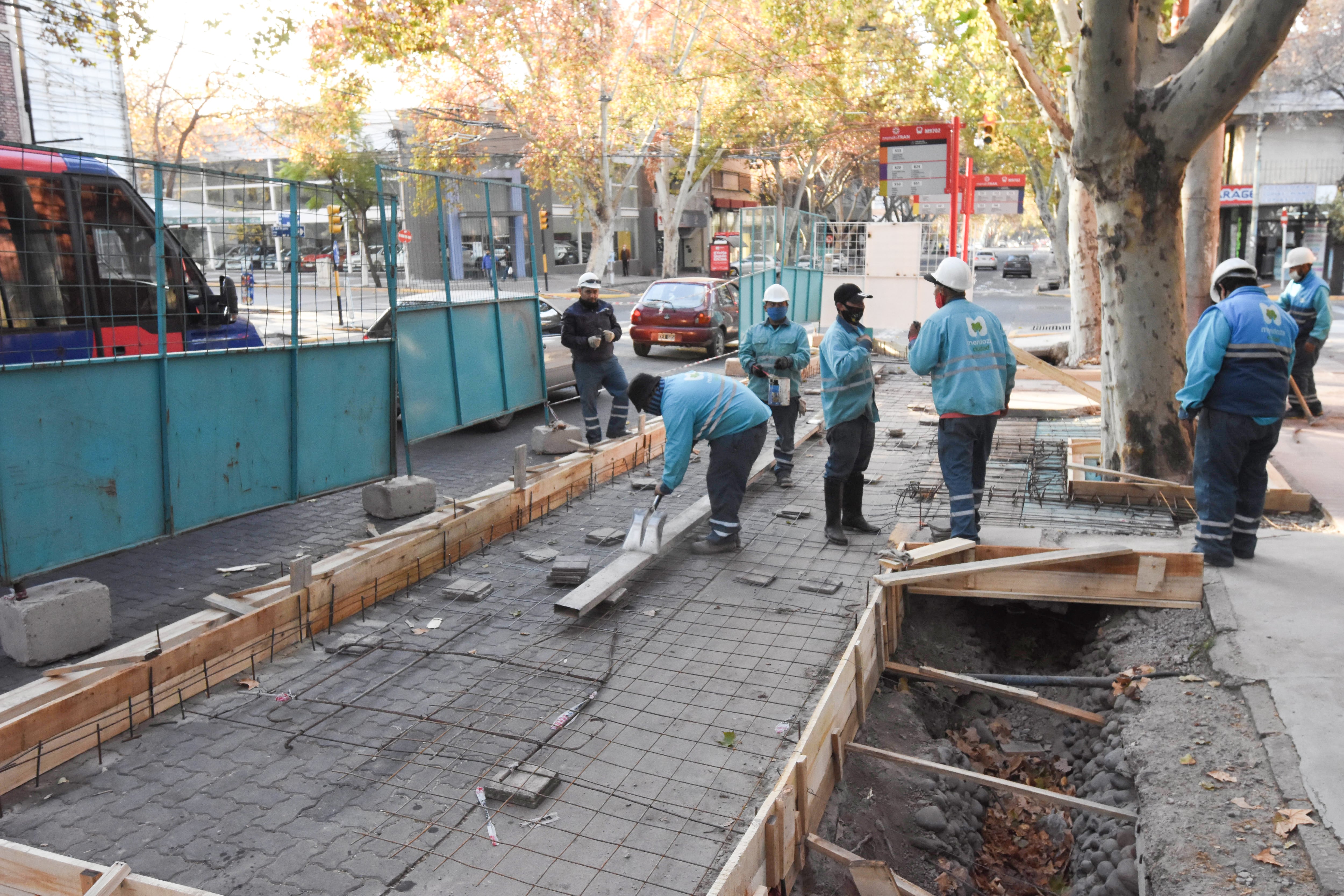 Comienza la construcción de la cliclovia sobre Av. San Martin de Capital.
Mariana Villa / Los Andes