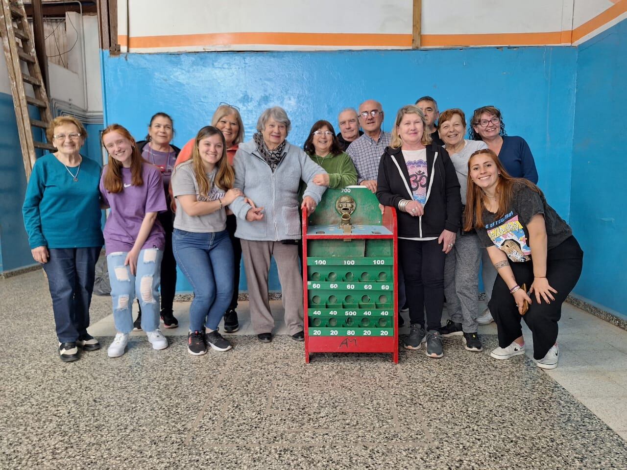 Los adultos mayores comenzaron las actividades por la primavera en el Polideportivo Municipal