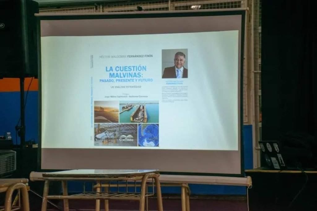 Charla: “Construcción de identidad a través de la tragedia”