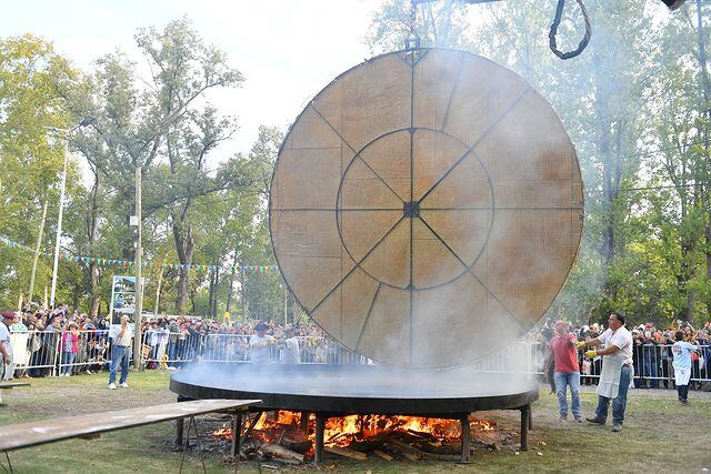 La torta frita más grande del mundo es de Argentina