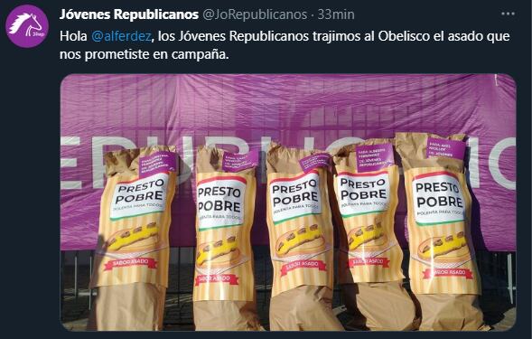 Paquetes de polenta de los Jóvenes Republicanos en la marcha