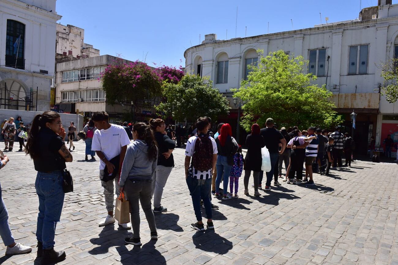 Largas colas en la sede social del Club Atlético Talleres de Plaza San Martín. (Ilustrativa)