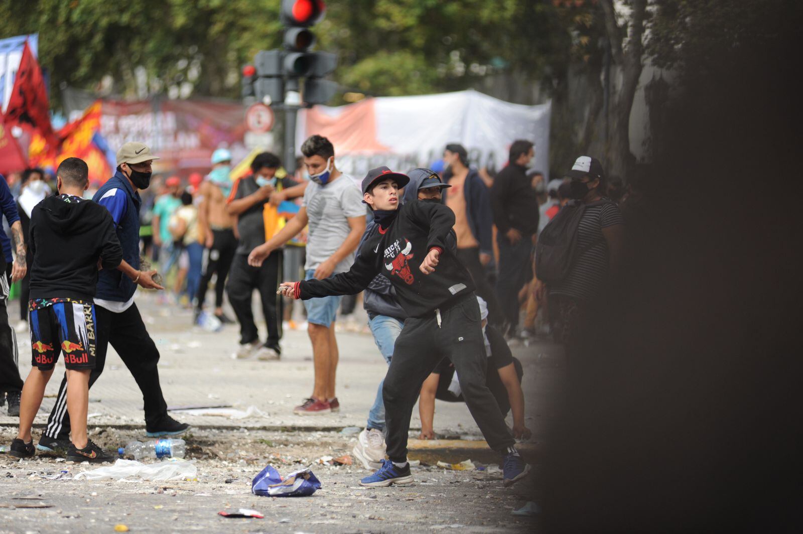 Incidentes afuera del Congreso: mientras se debate el acuerdo con el FMI.