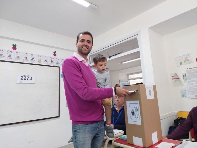 Emiliano Estrada, candidato a gobernador por el Frente Avancemos ya votó en Salta.