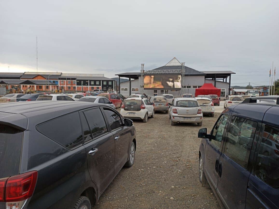 Durante la jornada del sábado se llevó a cabo la función del autocine en la ciudad.