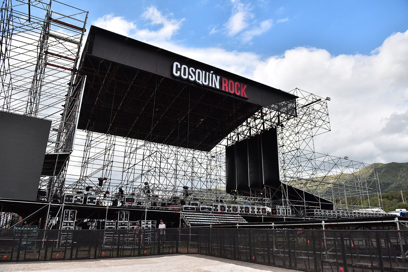 Previa del festival de Rock Cosquín Rock 2023 en el predio del aerodromo de Santa María de Punilla. (José Gabriel Hernández / La Voz)