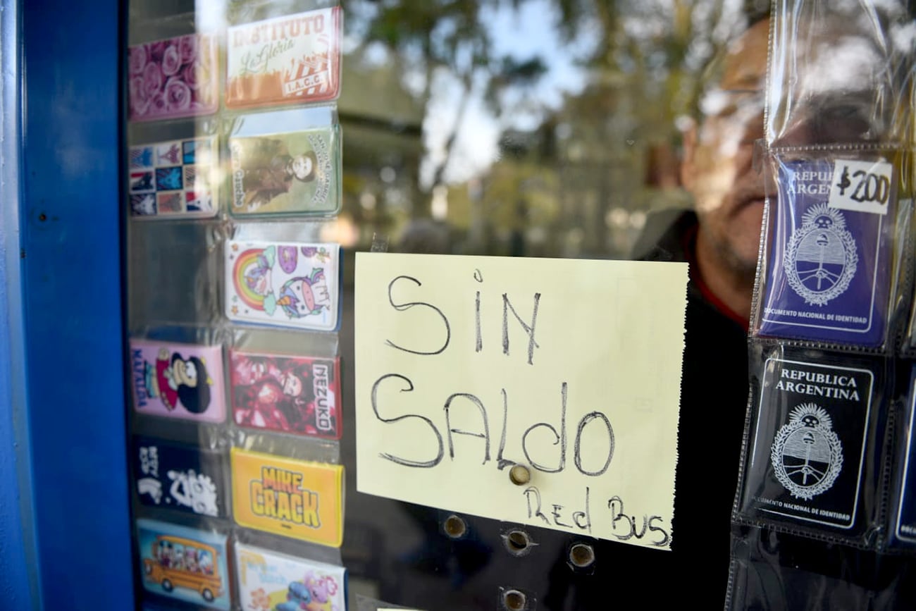 Red Bus sufrió este jueves por la tarde un ataque informático que impide renovar el saldo en el 16 por ciento de los puntos de recarga. (José Hernández / La Voz)