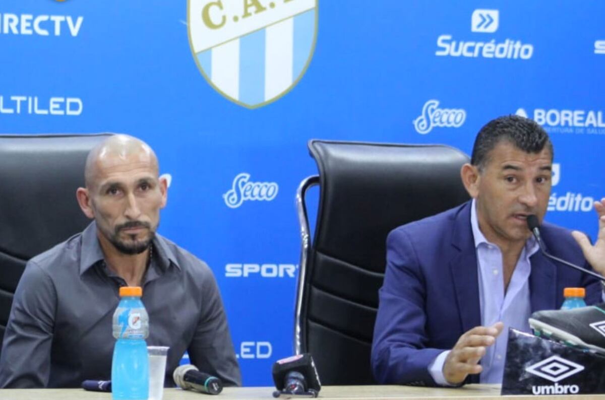 El Cholo Guiñazú destacó a Alexander Medina, al asumir en Tucumán