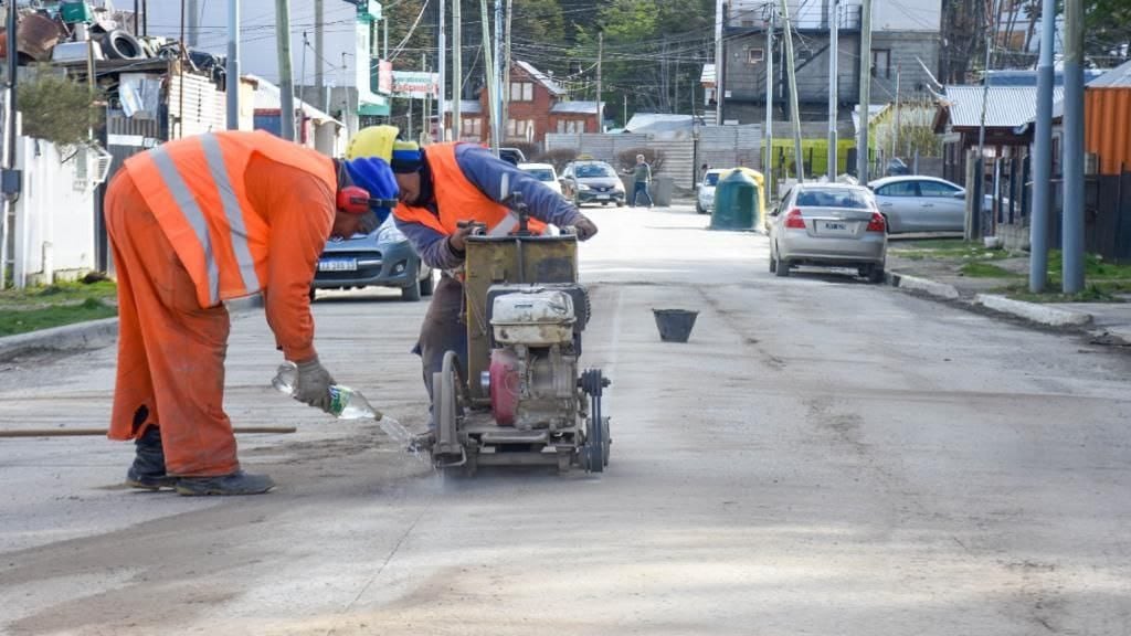 Se mejorará el drenaje existente, con mayor capacidad y evitar el anegamiento que se produce en su intersección con la calle Karukinka Norte.