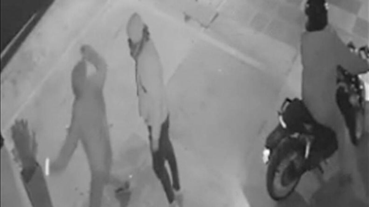 Inseguridad en Córdoba: a pedradas, intentaron robar un local de ropa de zona norte