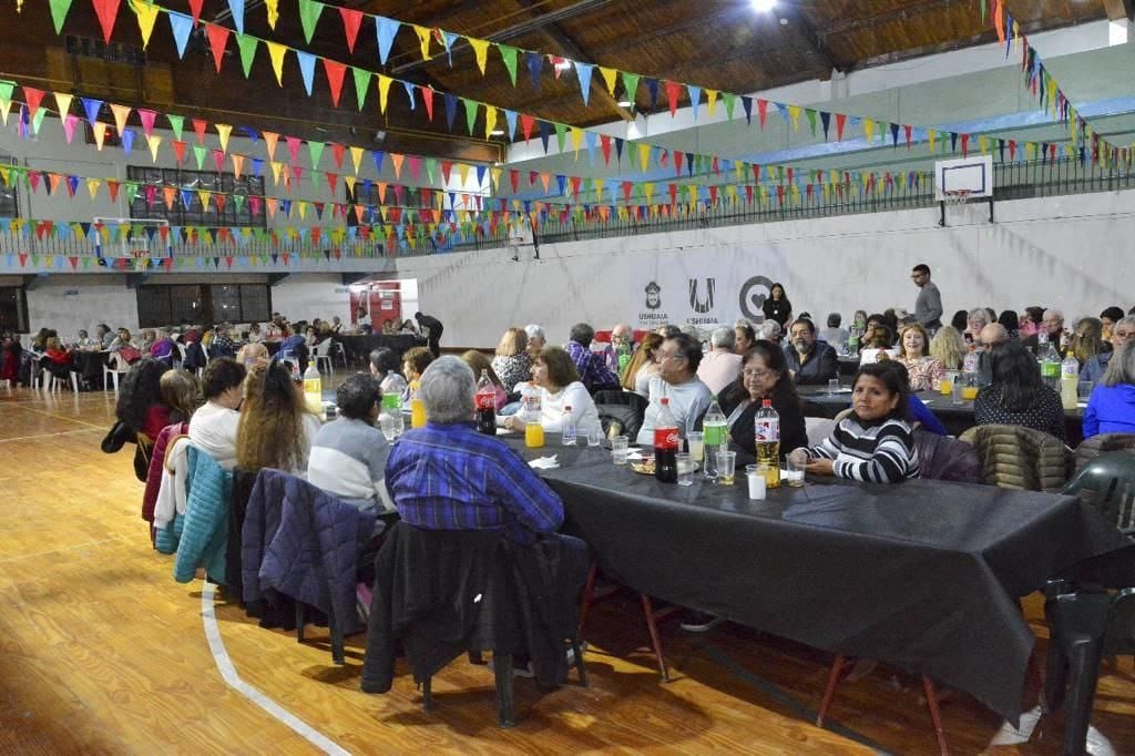 Ushuaia: la Municipalidad organizó encuentros festivos para adultos mayores