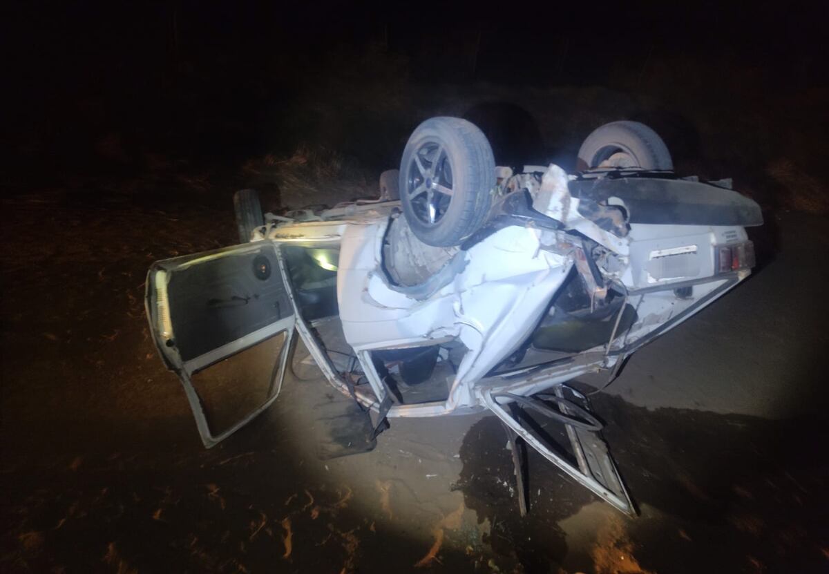 Tres adolescentes fueron hospitalizados tras el vuelco de un auto en Córdoba