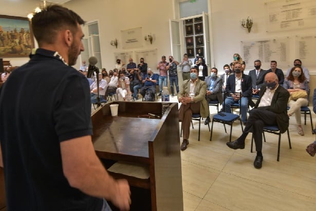 El Senado de Mendoza reconoció al futbolista Sebastián Torrico y a la institución que preside "Amigos por el Deporte".