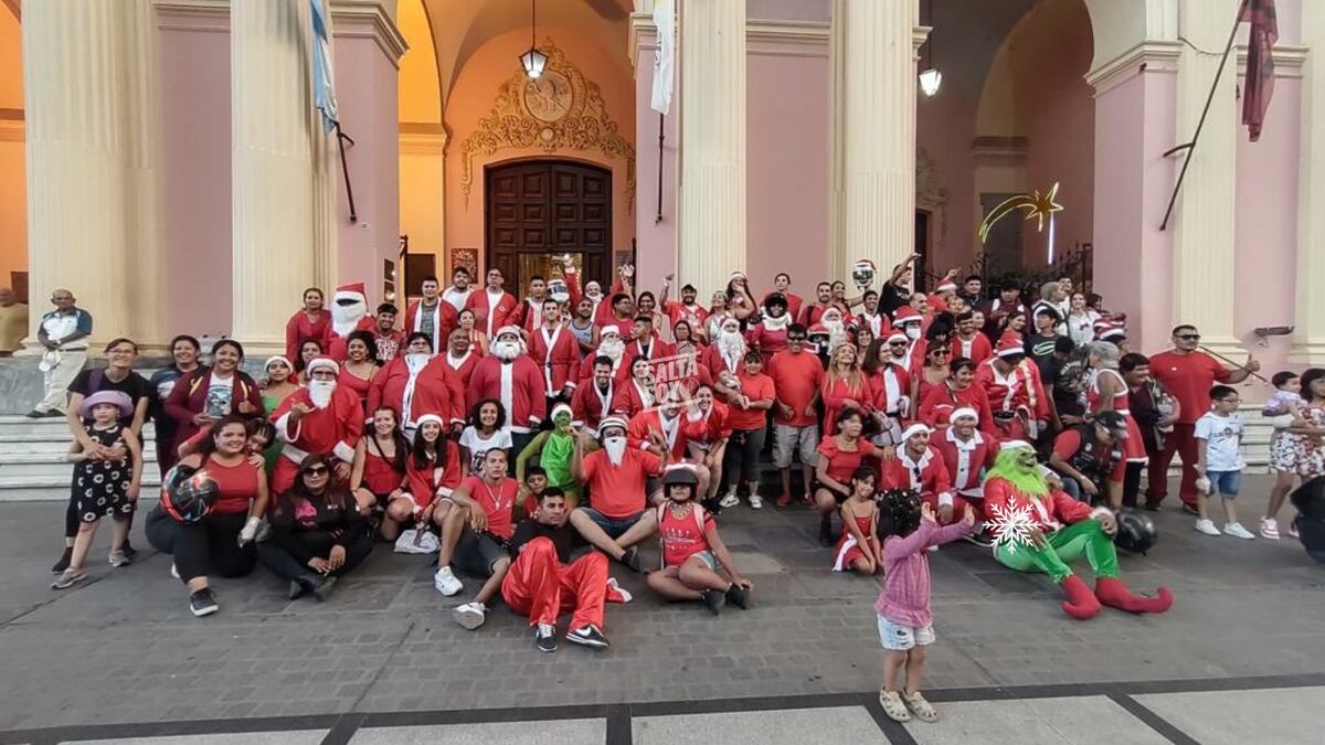 Repartiendo alegría: la ciudad de Salta se llenó de Papa Noeles motoqueros en una campaña solidaria