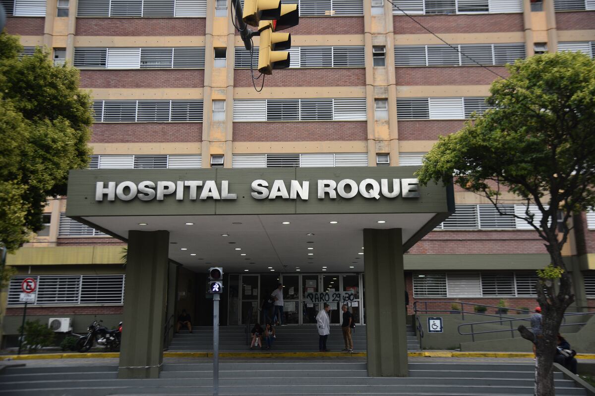 Un joven llegó apuñalado a un hospital de Córdoba: investigan cómo ocurrió la agresión