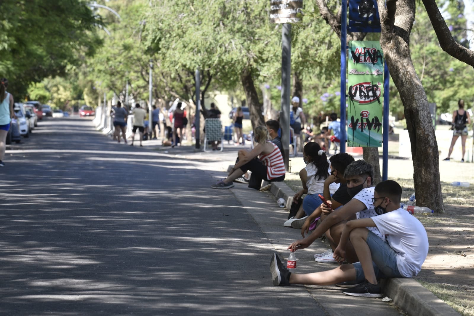 Testeos e hisopados en el Parque de la Naciones mas de 6 horas de espera para testearse por brote de covid coronavirus en la ciudad de Córdoba. 26 diciembre 2021 foto Ramiro Pereryra